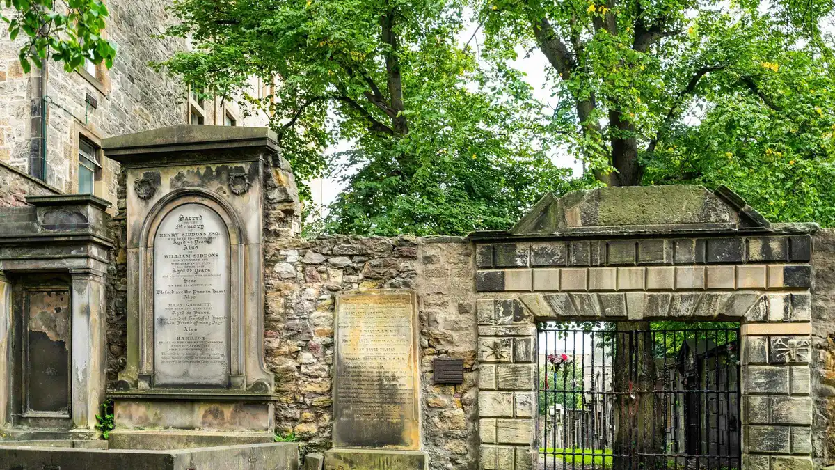 Guide at a Gothic mausoleum in Greyfriars Kirkyard on a haunted vaults and graveyard tour in Edinburgh
